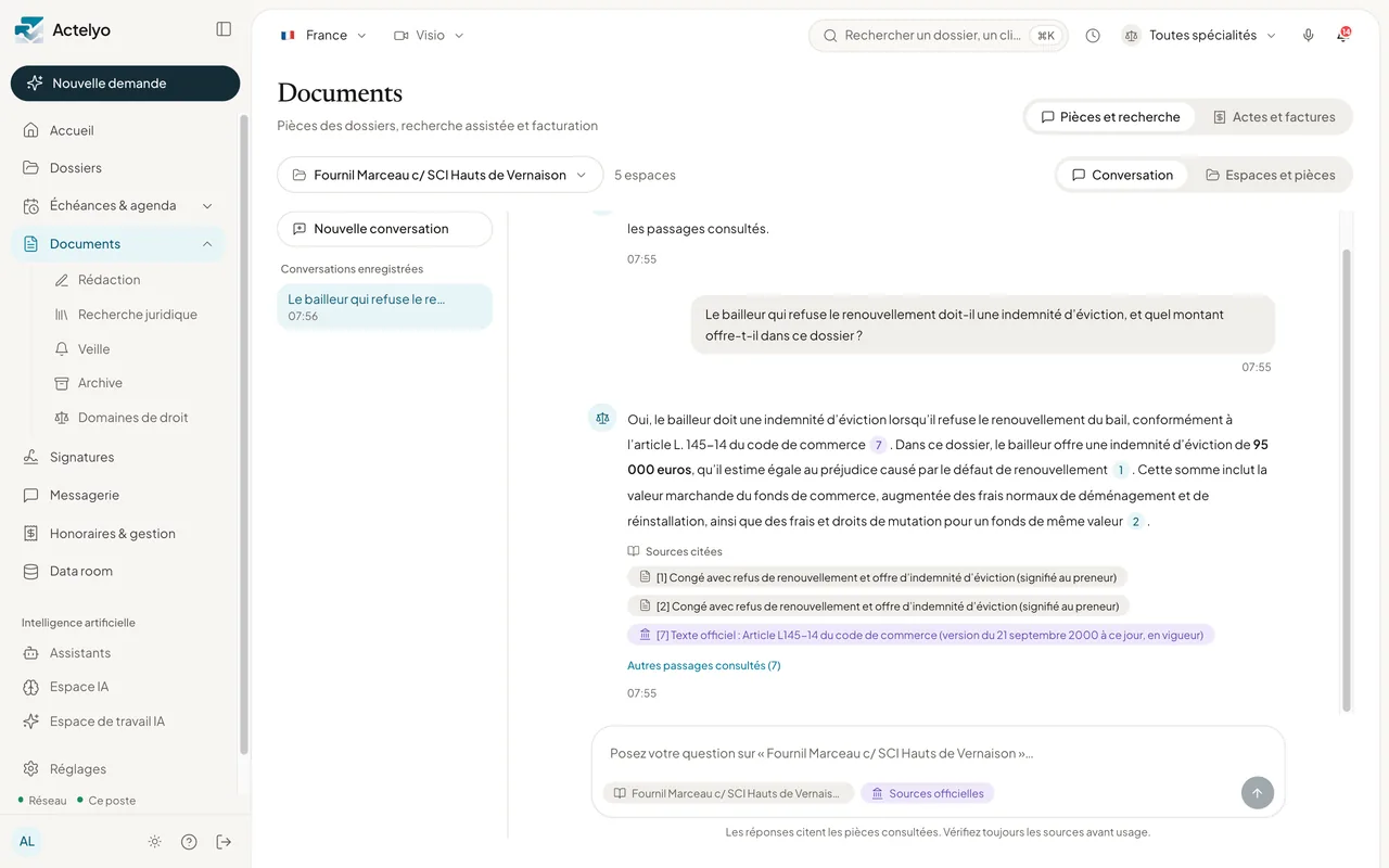 Espace documentaire du dossier Fournil Marceau (cabinet fictif) : à la question sur l'indemnité d'éviction, l'assistant répond en citant le congé signifié au preneur [1] [2] et l'article L. 145-14 du code de commerce [7], avec la liste des sources citées sous la réponse.